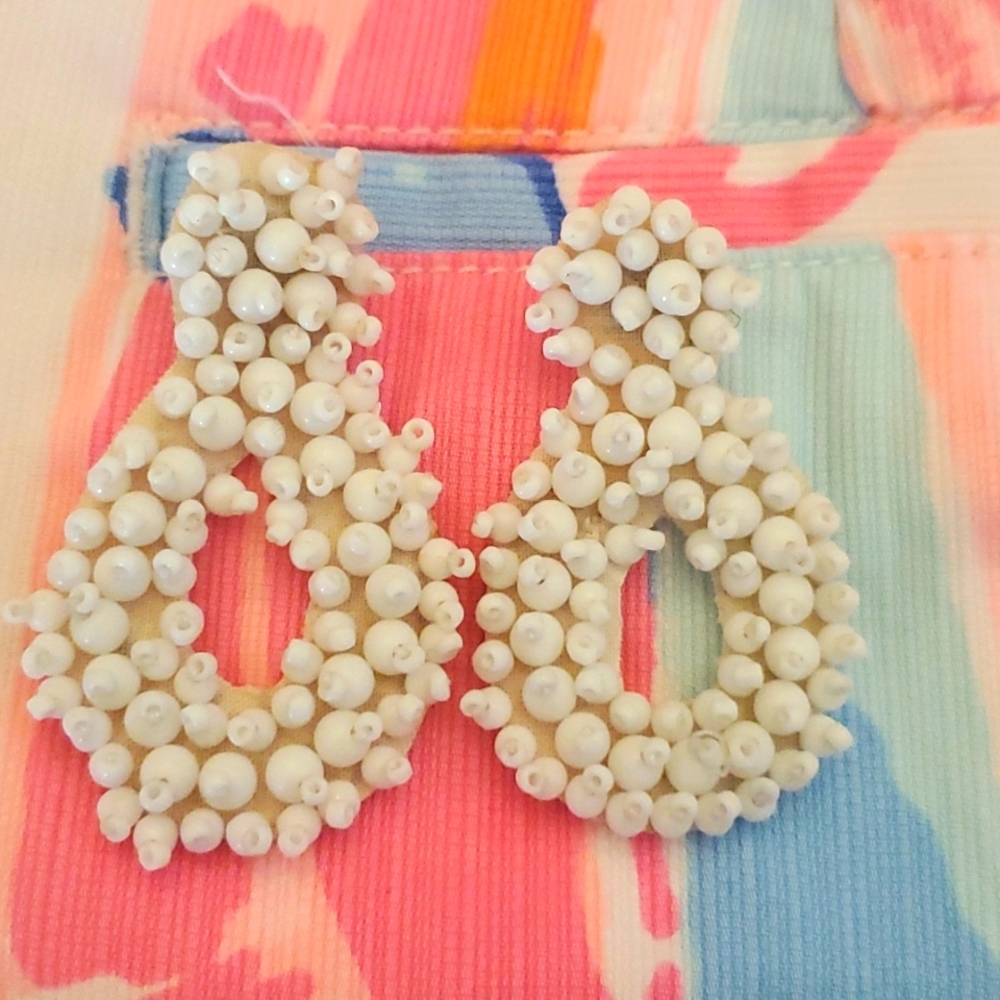 🌼2 for 10 White  beaded earrings